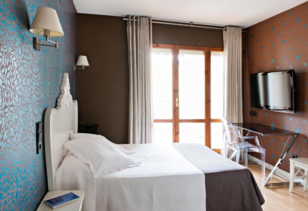 Hospedium Hostal Un Punto Chic Huesca Zimmer foto