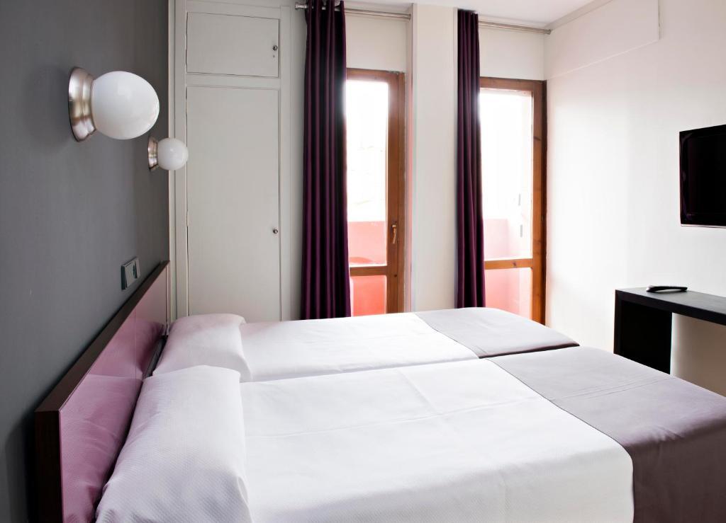 Hospedium Hostal Un Punto Chic Huesca Zimmer foto