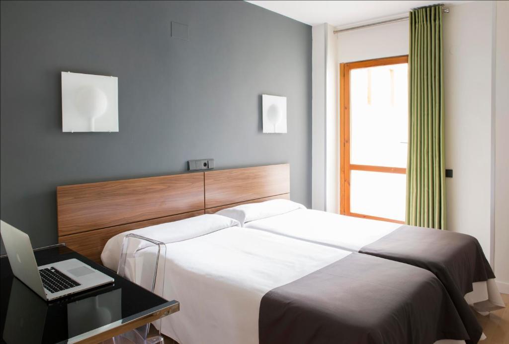 Hospedium Hostal Un Punto Chic Huesca Zimmer foto