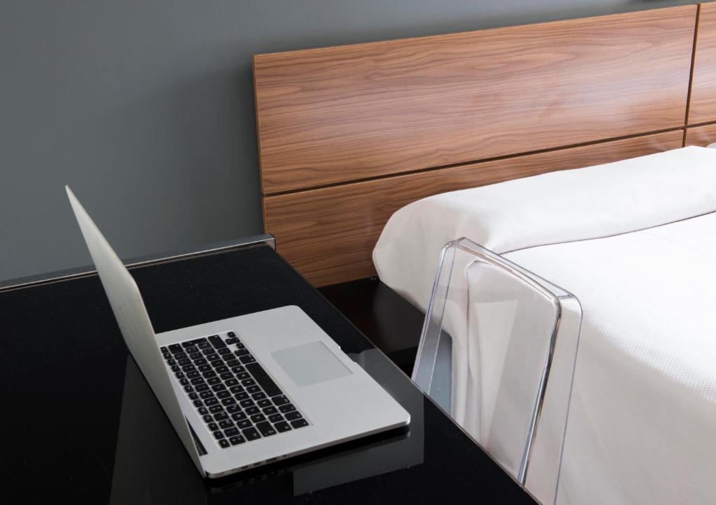 Hospedium Hostal Un Punto Chic Huesca Zimmer foto