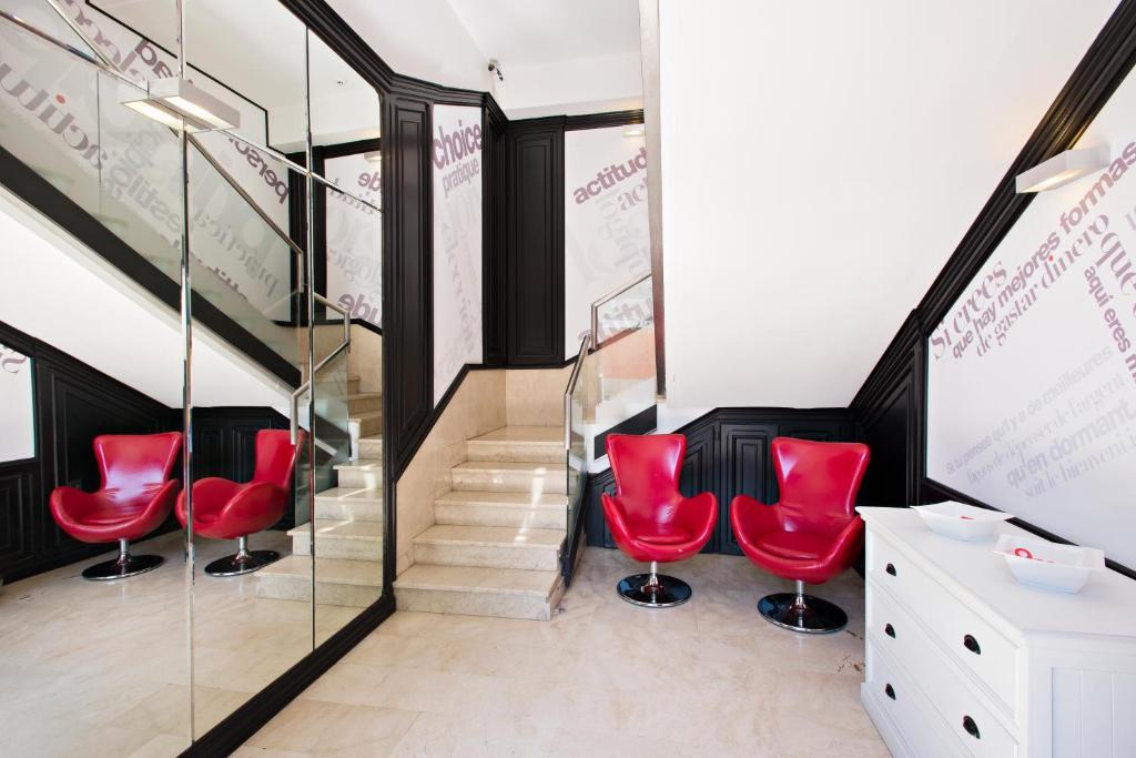 Hospedium Hostal Un Punto Chic Huesca Exterior foto