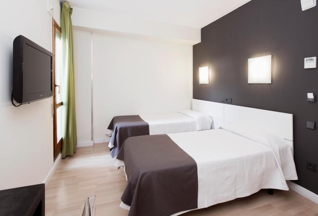 Hospedium Hostal Un Punto Chic Huesca Exterior foto