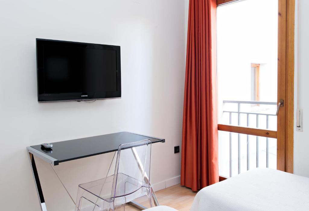 Hospedium Hostal Un Punto Chic Huesca Exterior foto