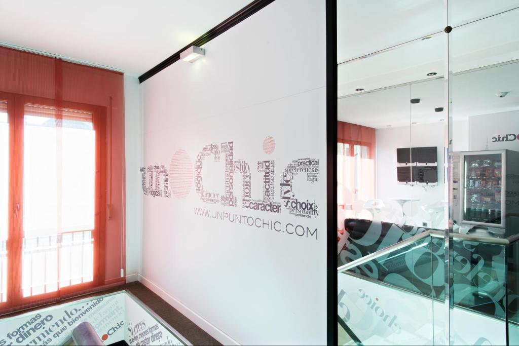 Hospedium Hostal Un Punto Chic Huesca Exterior foto