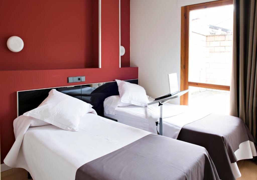 Hospedium Hostal Un Punto Chic Huesca Exterior foto