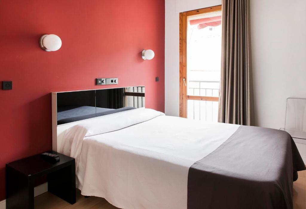 Hospedium Hostal Un Punto Chic Huesca Exterior foto